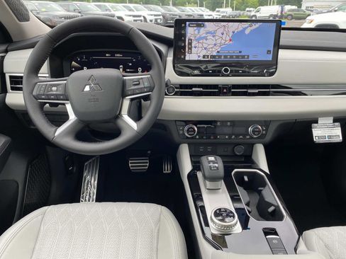 New 2025 Mitsubishi Outlander AWD image 10