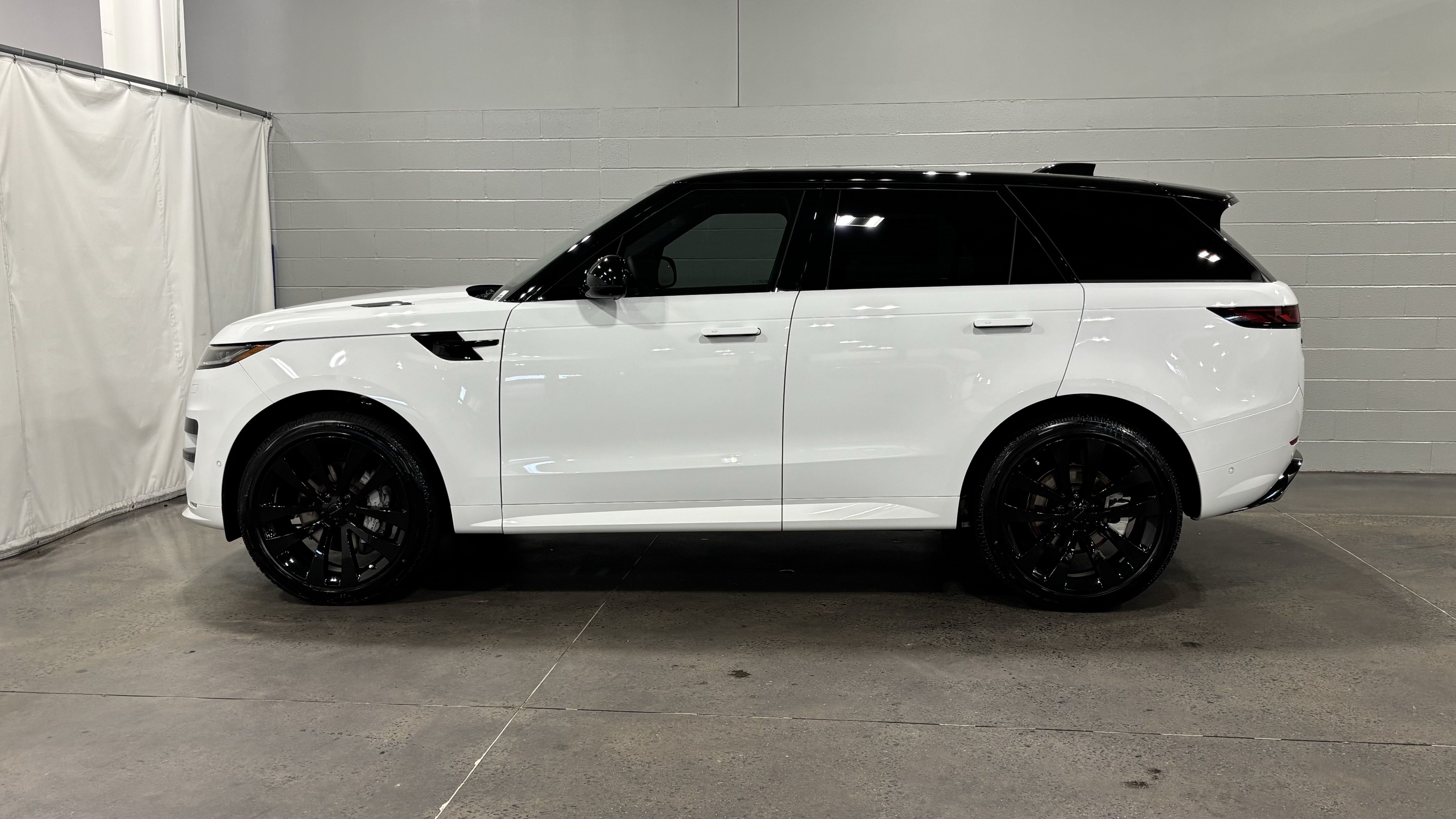 New 2026 Land Rover Range Rover Sport Dynamic SE AWD/4WD image 7