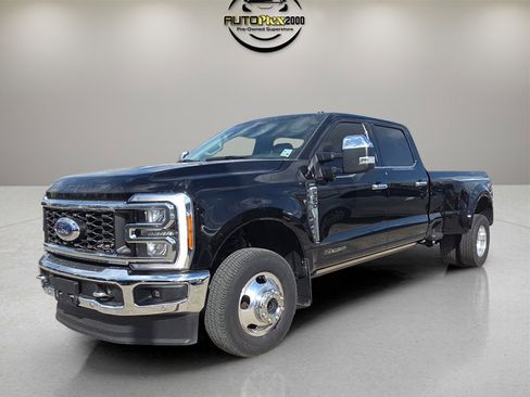 Used 2023 Ford F350 Lariat w/ Lariat Ultimate Package image 3