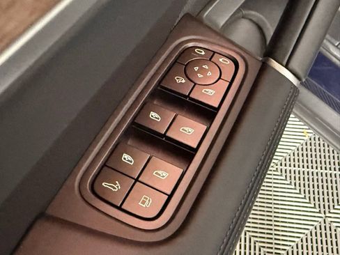 Certified 2025 Porsche Cayenne S image 26
