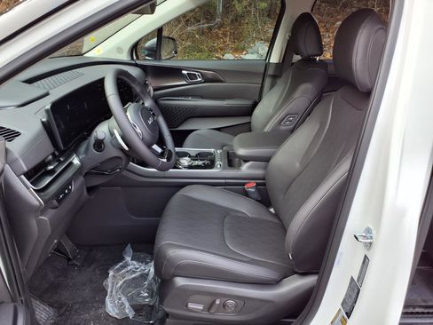 New 2026 Kia Carnival SX w/ SX Dark Edition Package FWD image 5