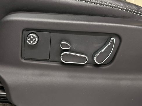 Used 2023 Bentley Bentayga AWD/4WD image 12