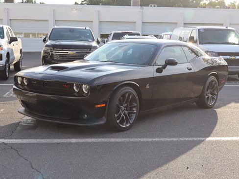 Used 2021 Dodge Challenger R/T Scat Pack RWD image 5