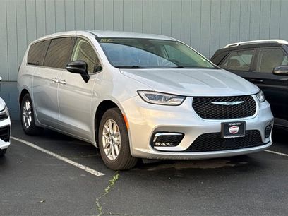 Used 2024 Chrysler Pacifica Touring-L