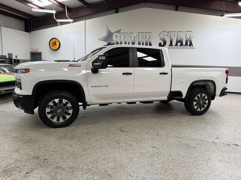 Used 2024 Chevrolet Silverado 2500 Custom w/ Custom Value Package AWD/4WD image 2