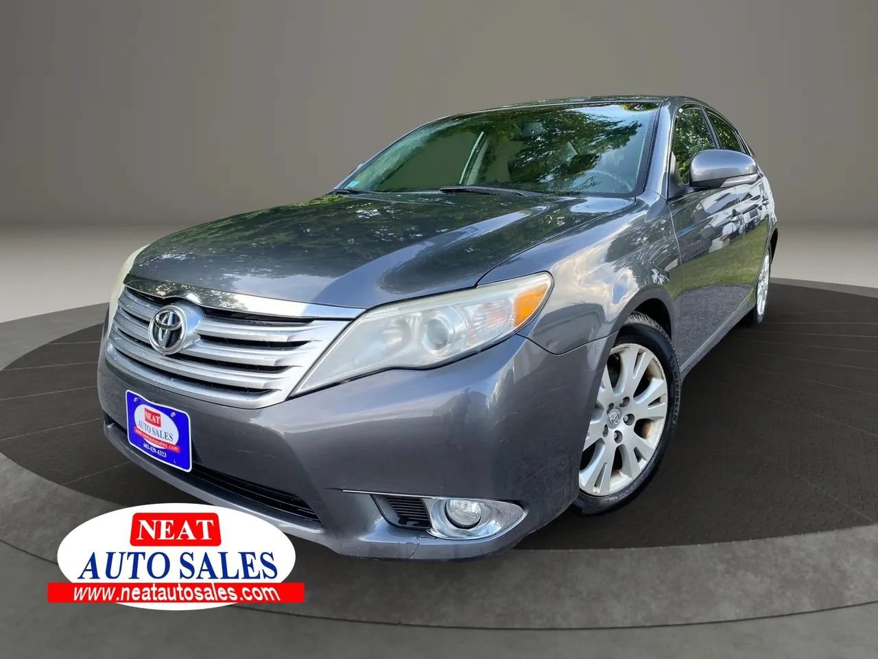 Used 2012 Toyota Avalon FWD image 1