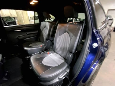 Used 2024 Toyota Highlander XSE image 21