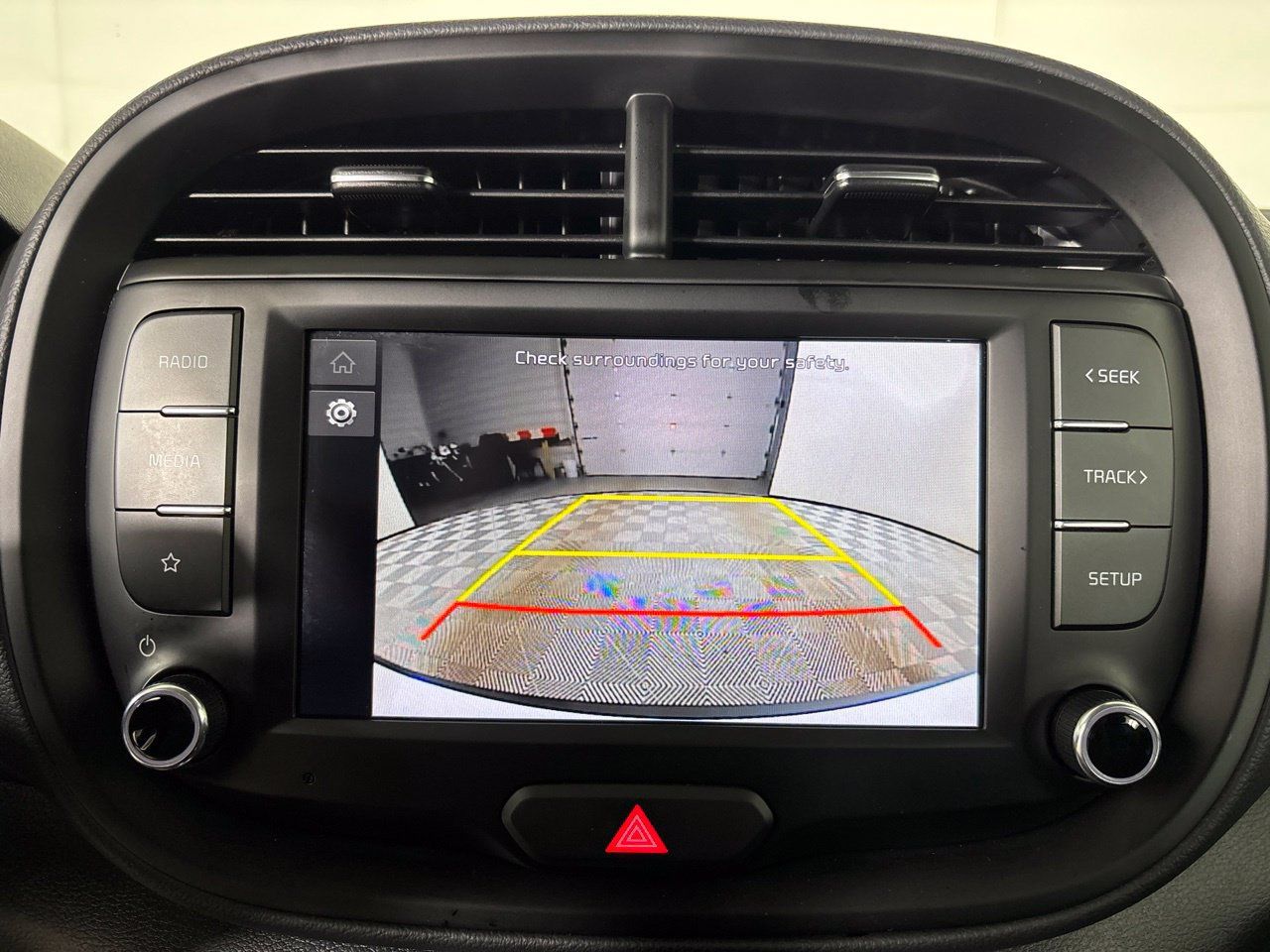 Used 2025 Kia Soul LX w/ LX Technology Package FWD image 17
