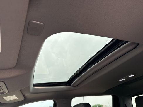 Used 2022 GMC Sierra 2500 Denali w/ Denali Black Diamond Edition AWD/4WD image 13