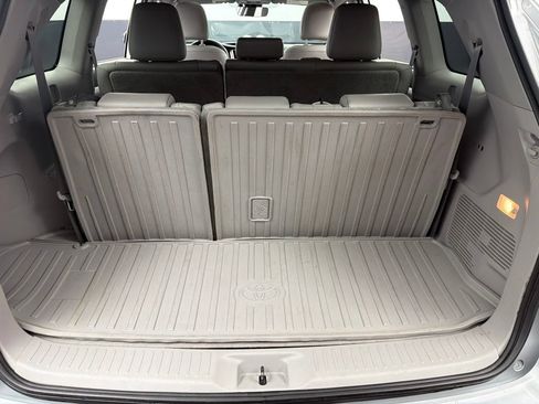 Used 2019 Toyota Highlander XLE AWD/4WD image 38