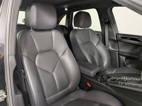 Used 2020 Porsche Macan S AWD/4WD image 23