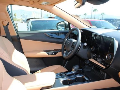 Certified 2025 Lexus NX 250 FWD w/ Premium Package image 5