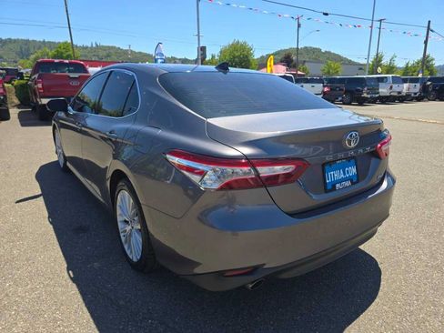 Used 2019 Toyota Camry XLE FWD image 3