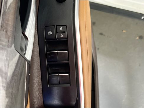 Used 2021 Toyota Highlander Platinum image 18