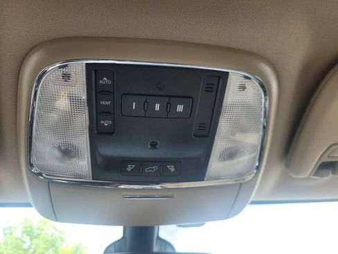 Used 2020 Jeep Grand Cherokee Limited AWD/4WD image 34