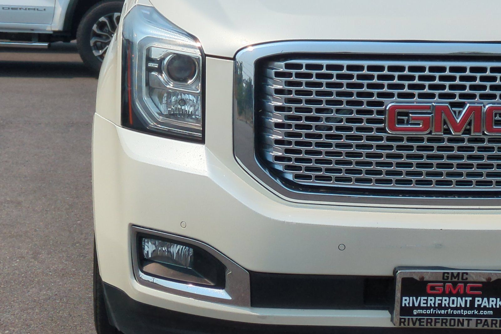 Used 2015 GMC Yukon Denali w/ Premium Package AWD/4WD image 43