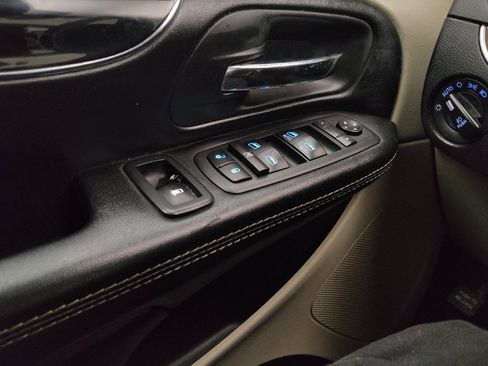 Used 2019 Dodge Grand Caravan SXT FWD image 27