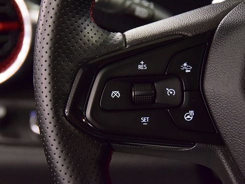 Used 2024 Chevrolet Trax RS w/ Sunroof Package FWD image 18