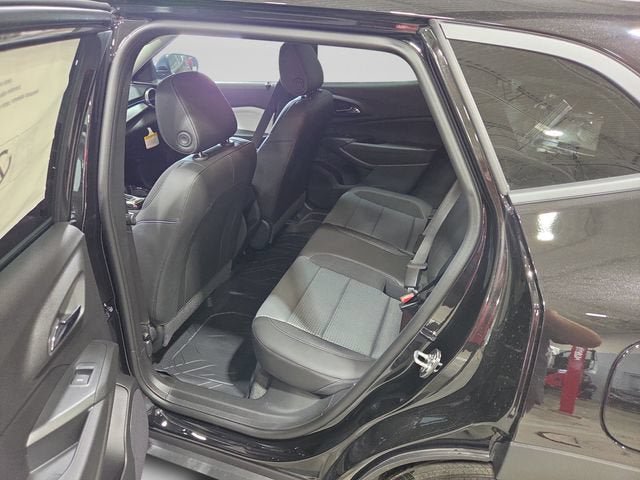 New 2026 Chevrolet Trax LT w/ LT Convenience Package FWD image 9