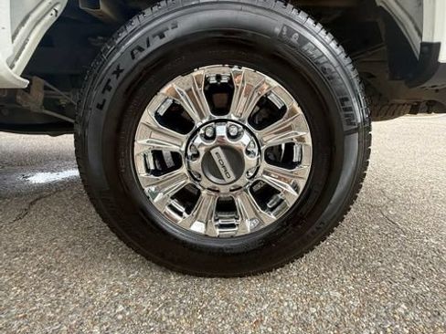 Used 2019 Ford F350 Lariat w/ Lariat Ultimate Package AWD/4WD image 6