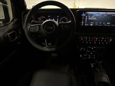 Used 2025 Jeep Gladiator Rubicon image 11
