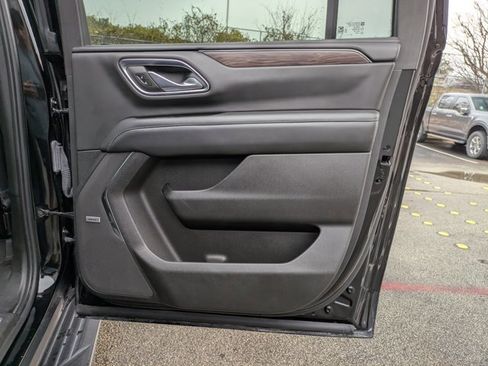 Used 2023 Chevrolet Suburban LT w/ Luxury Package image 28