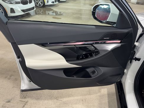 Used 2026 BMW i5 eDrive40 RWD image 17