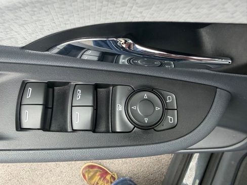 Used 2021 Chevrolet Bolt Premier image 9