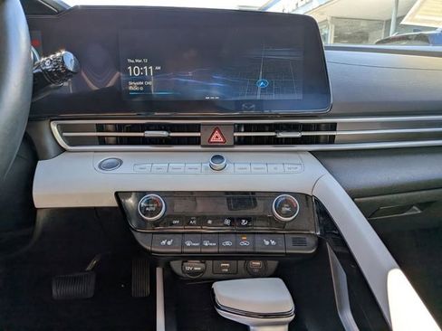 Used 2023 Hyundai Elantra Limited image 19