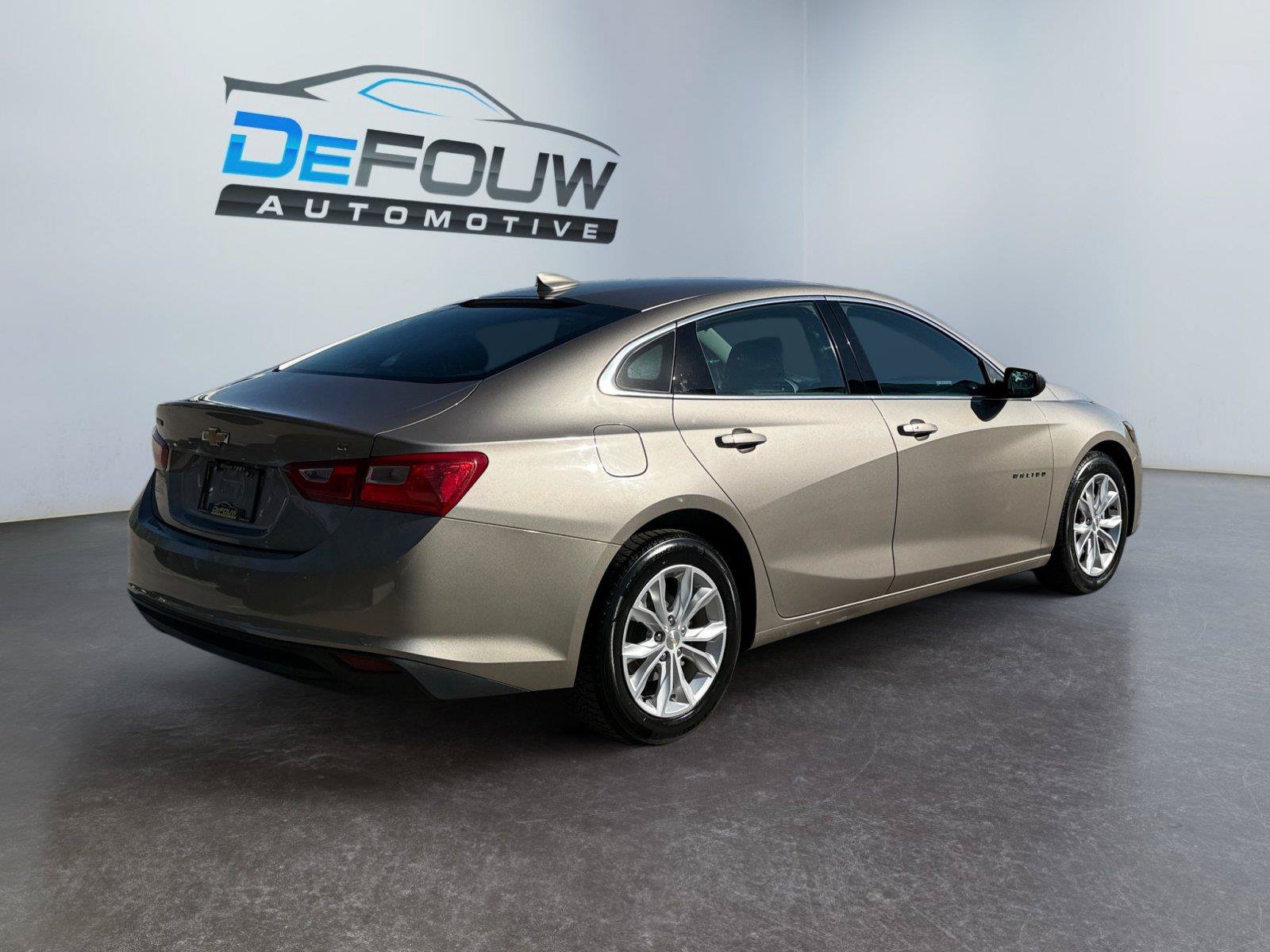 Used 2023 Chevrolet Malibu LT FWD image 3