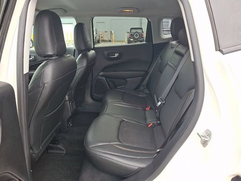 Used 2018 Jeep Compass Latitude w/ Popular Equipment Group FWD image 11