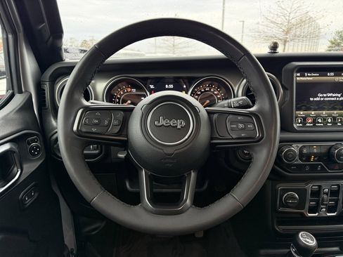 Used 2023 Jeep Gladiator Willys image 14