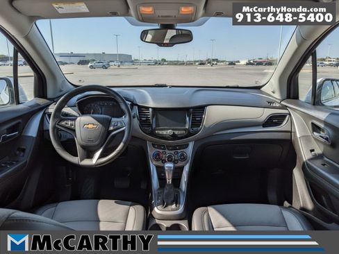 Used 2020 Chevrolet Trax LT w/ LT Convenience Package FWD image 4
