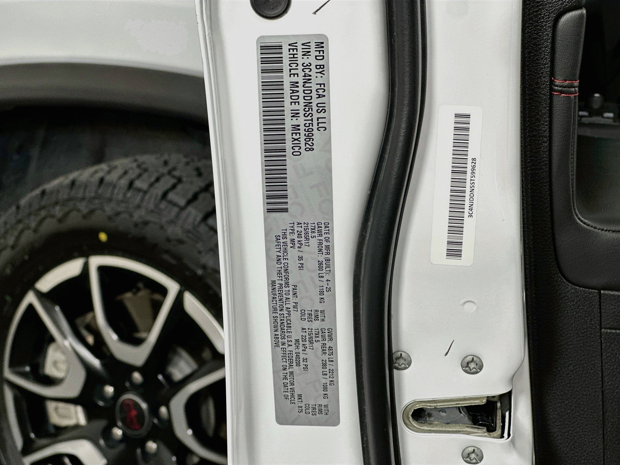 Used 2025 Jeep Compass Trailhawk AWD/4WD image 12