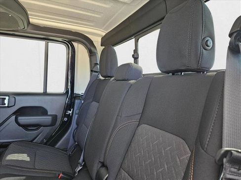 New 2025 Jeep Gladiator Mojave w/ Convenience Group image 15