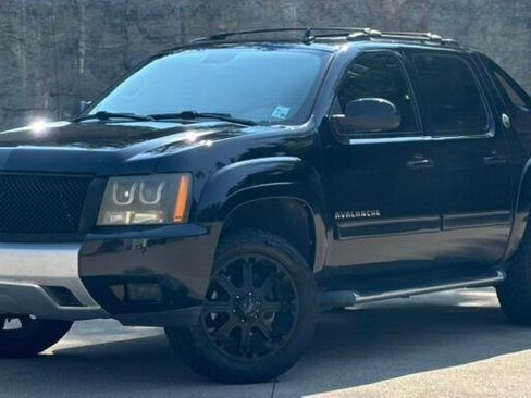 Used 2013 Chevrolet Avalanche LT image 1