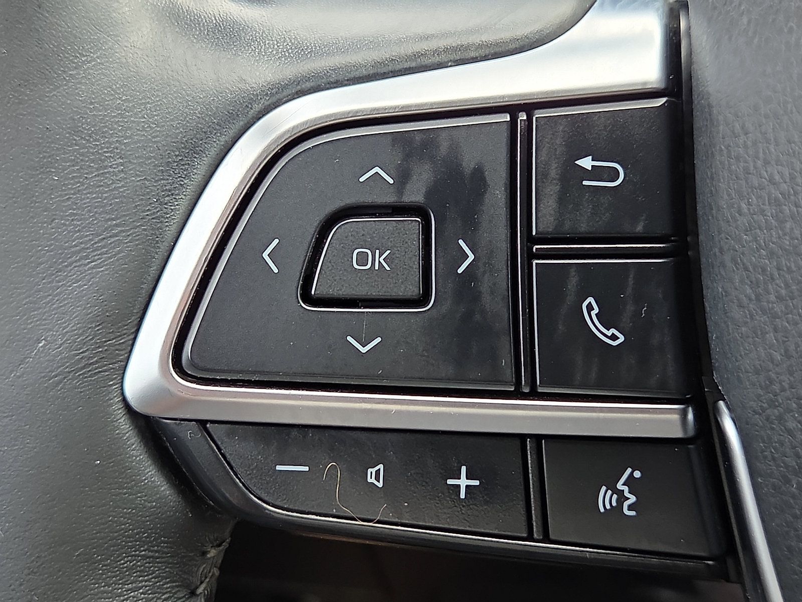 Used 2021 Toyota Highlander Limited FWD image 22