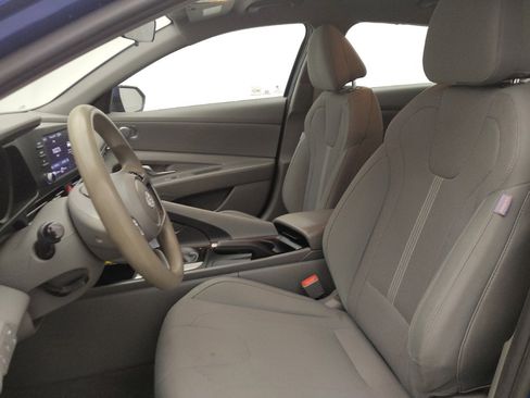 Used 2021 Hyundai Elantra SE FWD image 17