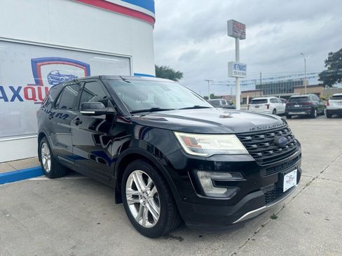 Used 2017 Ford Explorer Limited w/ Equipment Group 301A FWD image 18