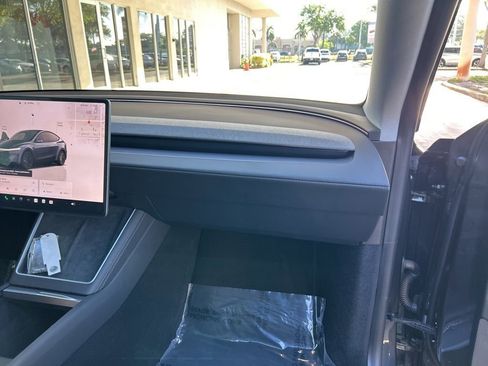 Used 2026 Tesla Model Y 2WD image 22