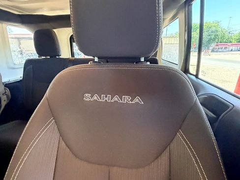 Used 2017 Jeep Wrangler Unlimited Sahara w/ Connectivity Group AWD/4WD image 22