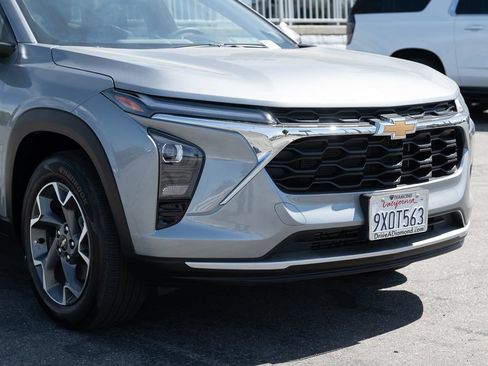 Used 2026 Chevrolet Trax LT w/ Driver Confidence Package FWD image 10