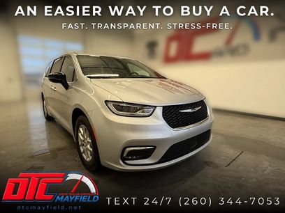 New 2026 Chrysler Pacifica Select