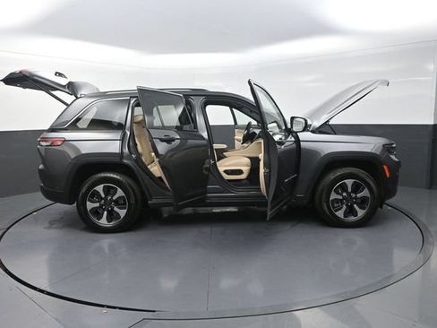 Used 2023 Jeep Grand Cherokee 4WD 4xe image 36
