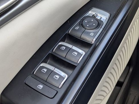 Used 2024 Kia Carnival LX FWD image 28