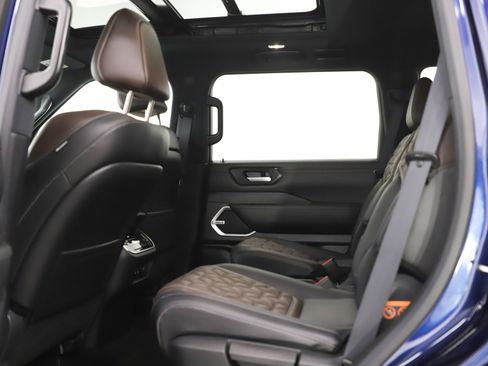 Used 2025 Nissan Armada Platinum Reserve AWD/4WD image 23
