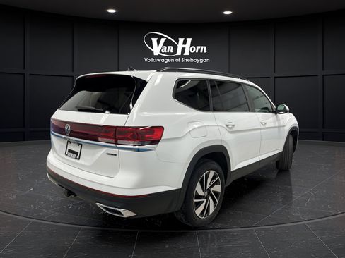 Used 2024 Volkswagen Atlas SE AWD/4WD image 7