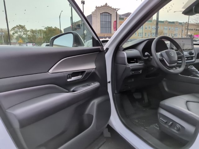 Used 2026 Toyota Grand Highlander XLE FWD image 11