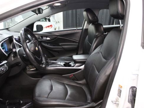 Used 2016 Chevrolet Volt LT w/ Comfort Package image 12
