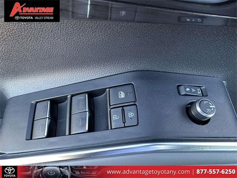 Used 2023 Toyota Highlander Limited image 19